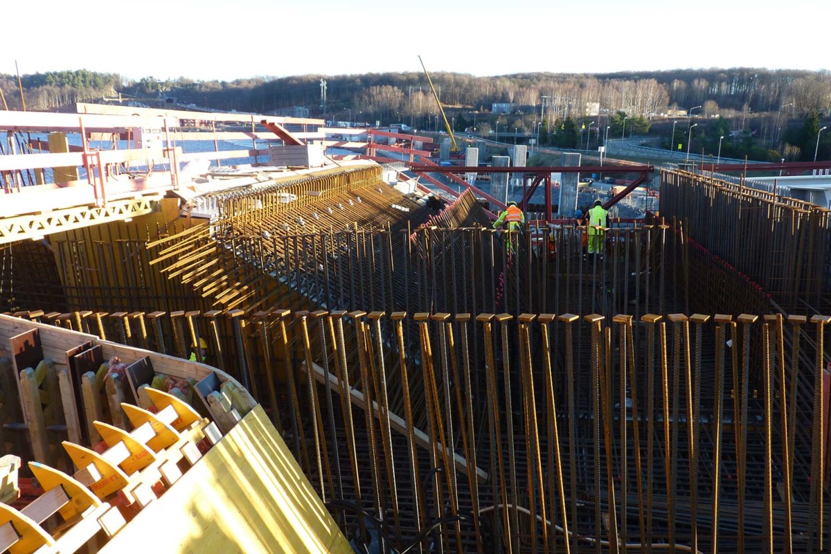 hrc-europe-projects-Farrisbrua-picture of construction-vertical headed bars in cross beam
