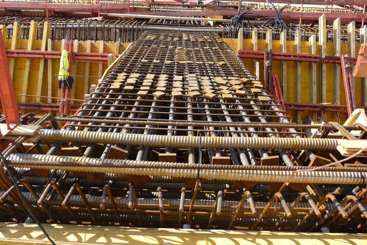 hrc-europe-projects-Farrisbrua-picture of construction-reinforcement of cross beam with headed bars