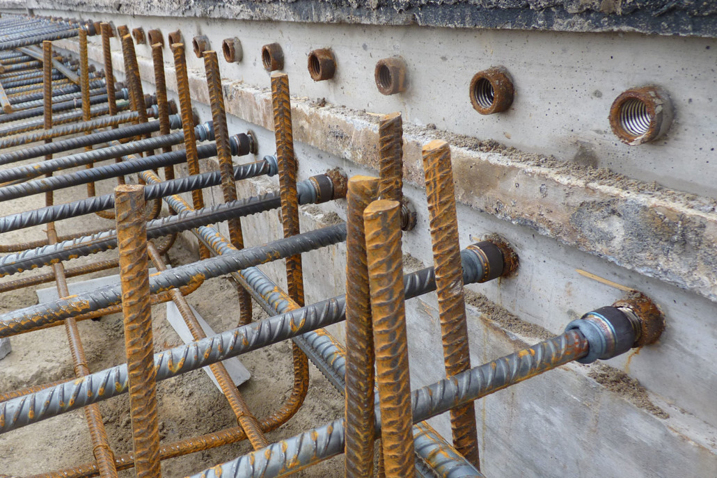 close-up of assembled HRC400 rebar couplers in a casting joint on site