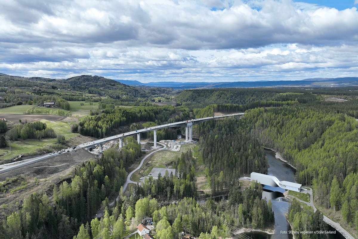 hrc-projects- arial photo of Randselva bridge and The Twist art museum